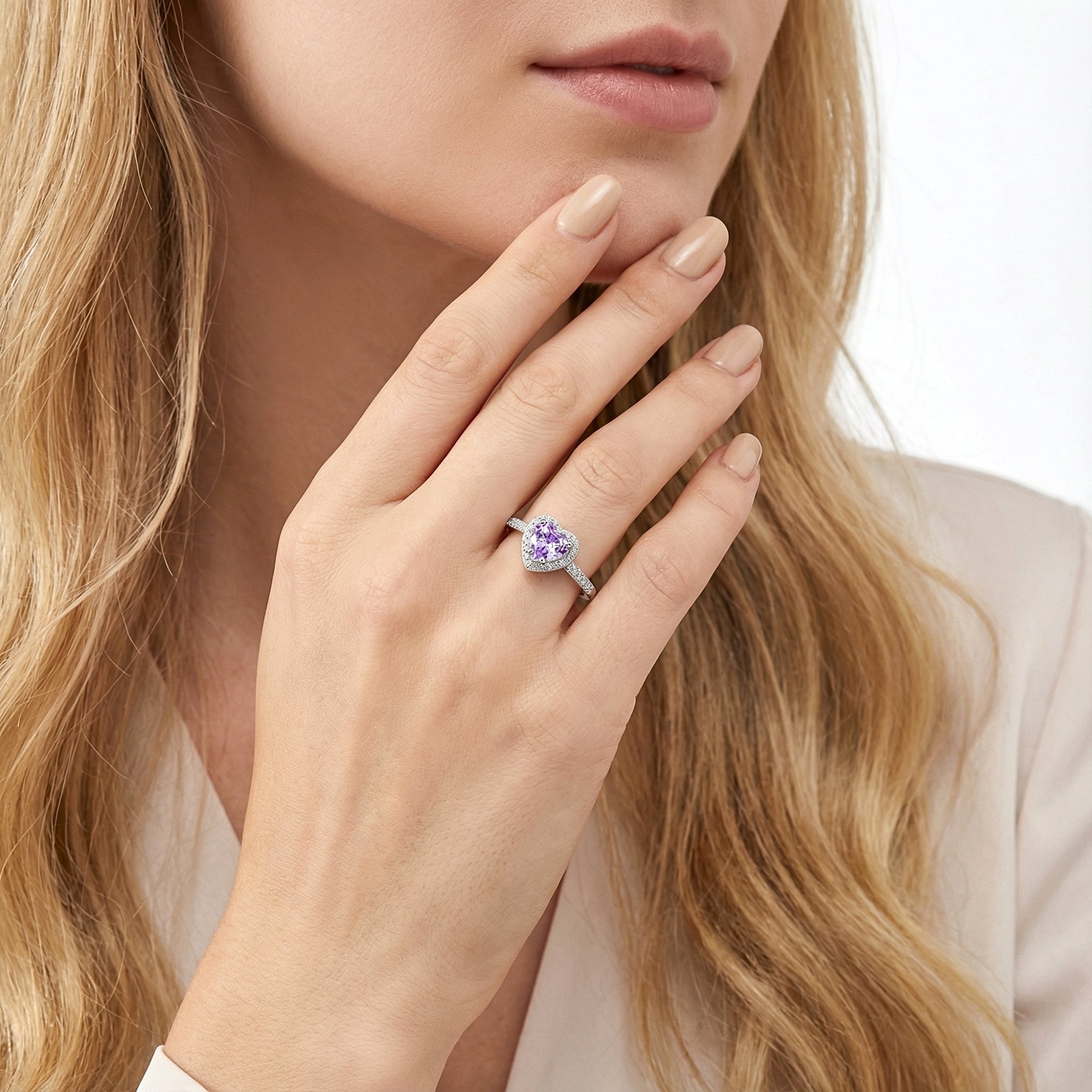 Model wearing the heart-cut simulated amethyst S925 sterling silver ring on her ring finger.