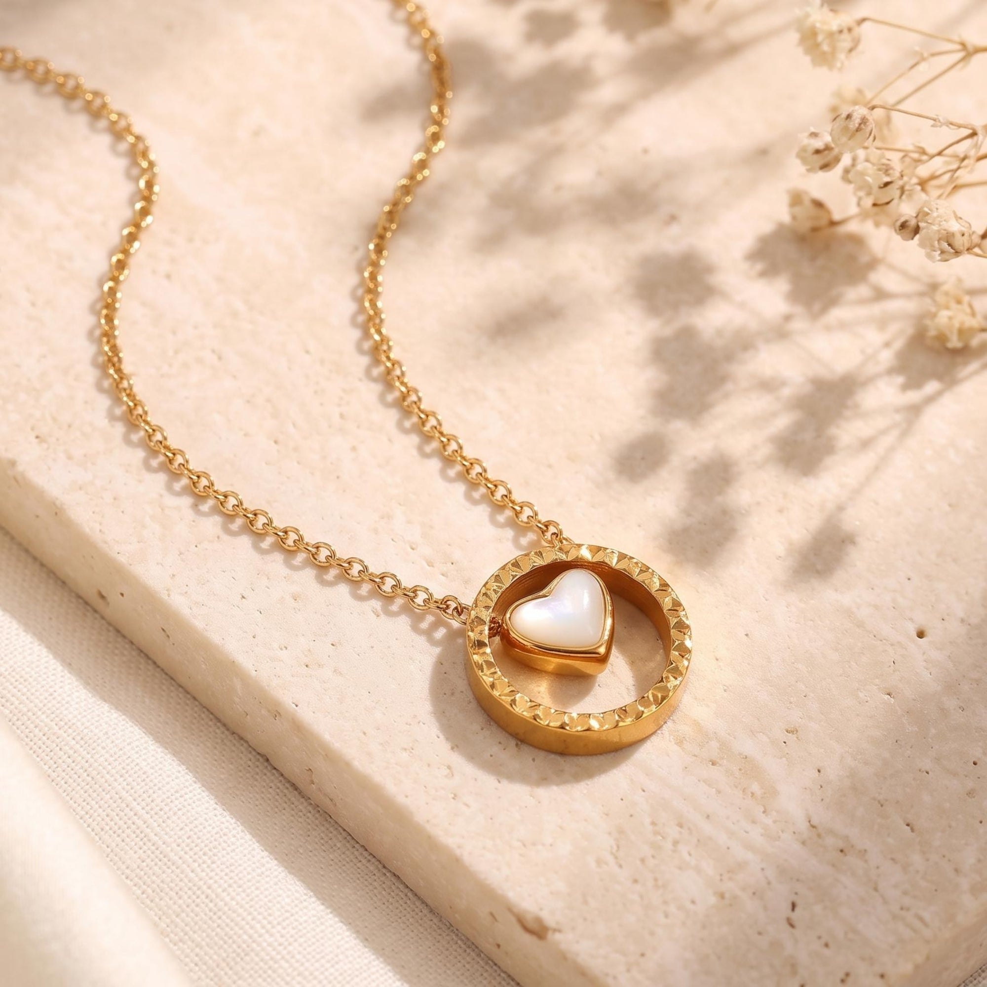 Le collier Rosetta en nacre
