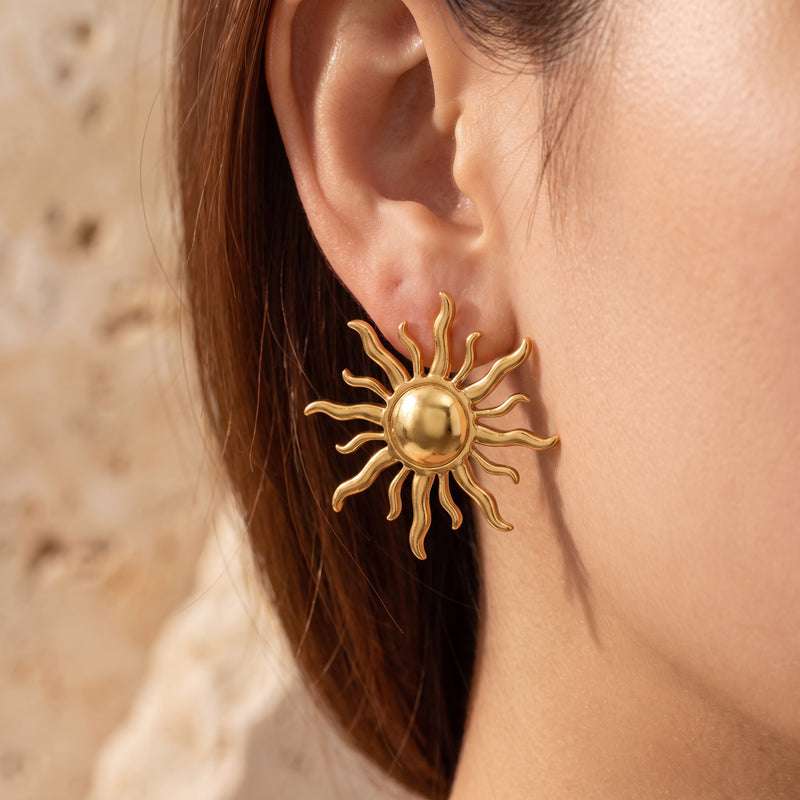 Les boucles d’oreilles Solstice Sunburst