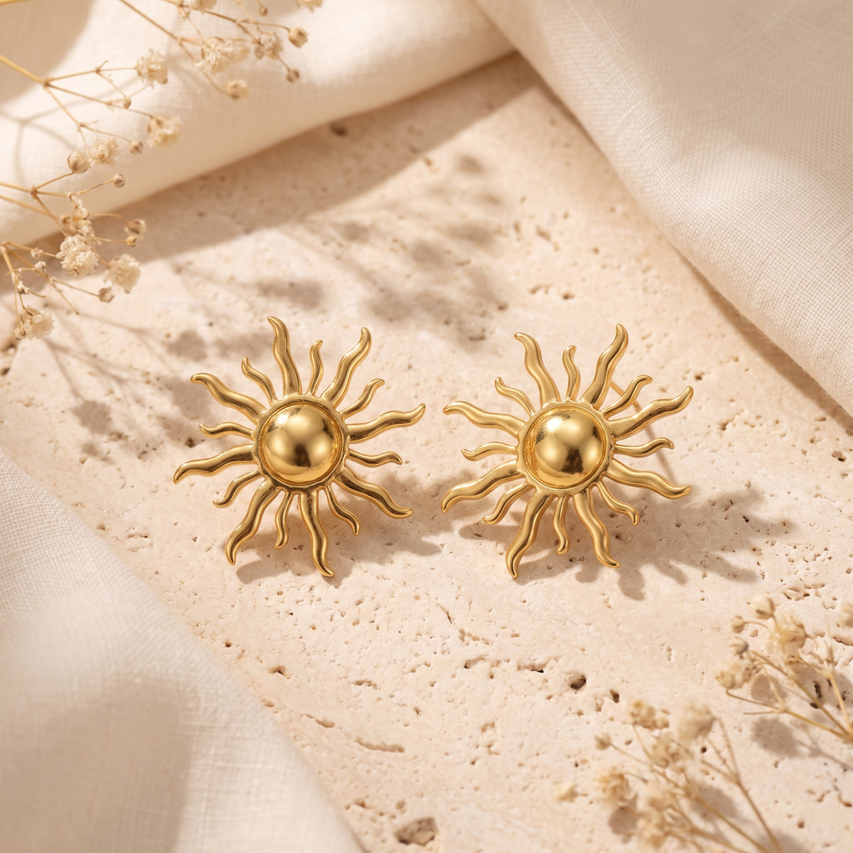 Les boucles d’oreilles Solstice Sunburst