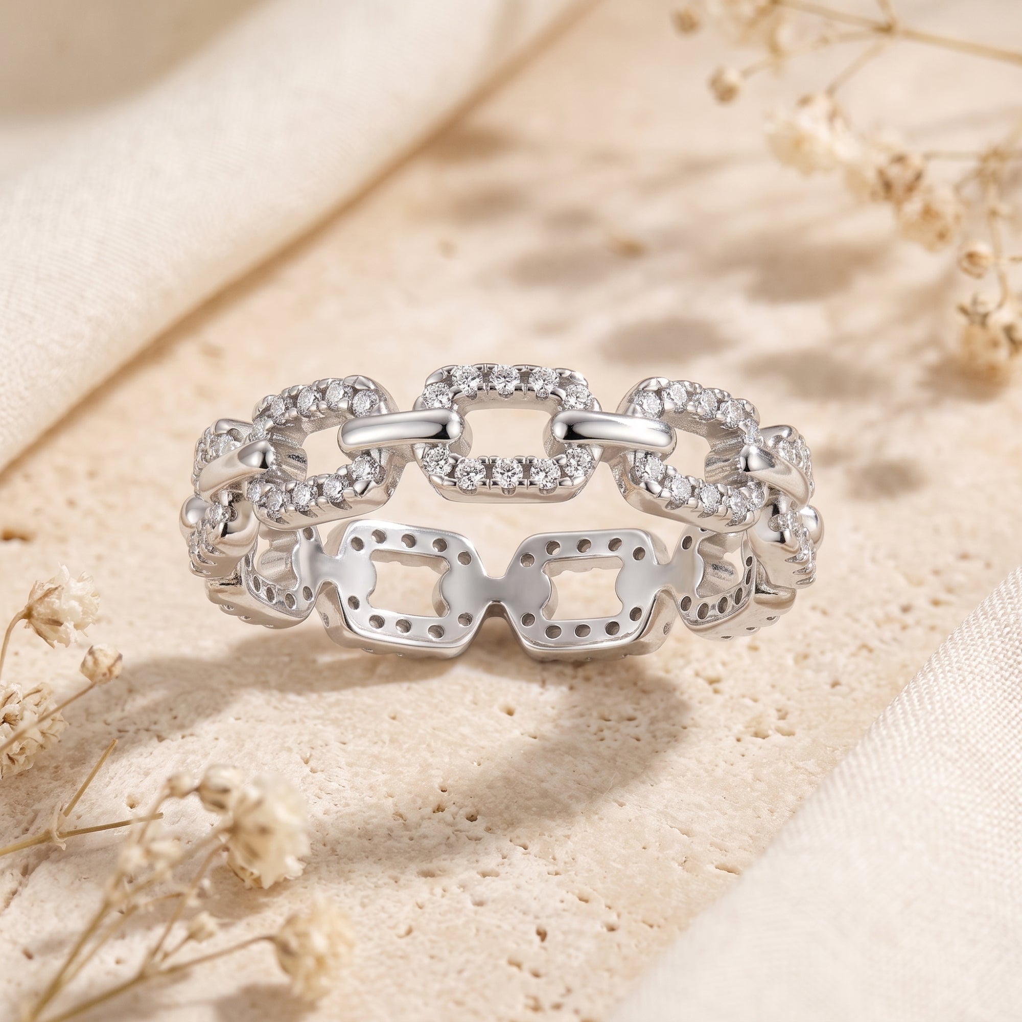The Adoralique Ring