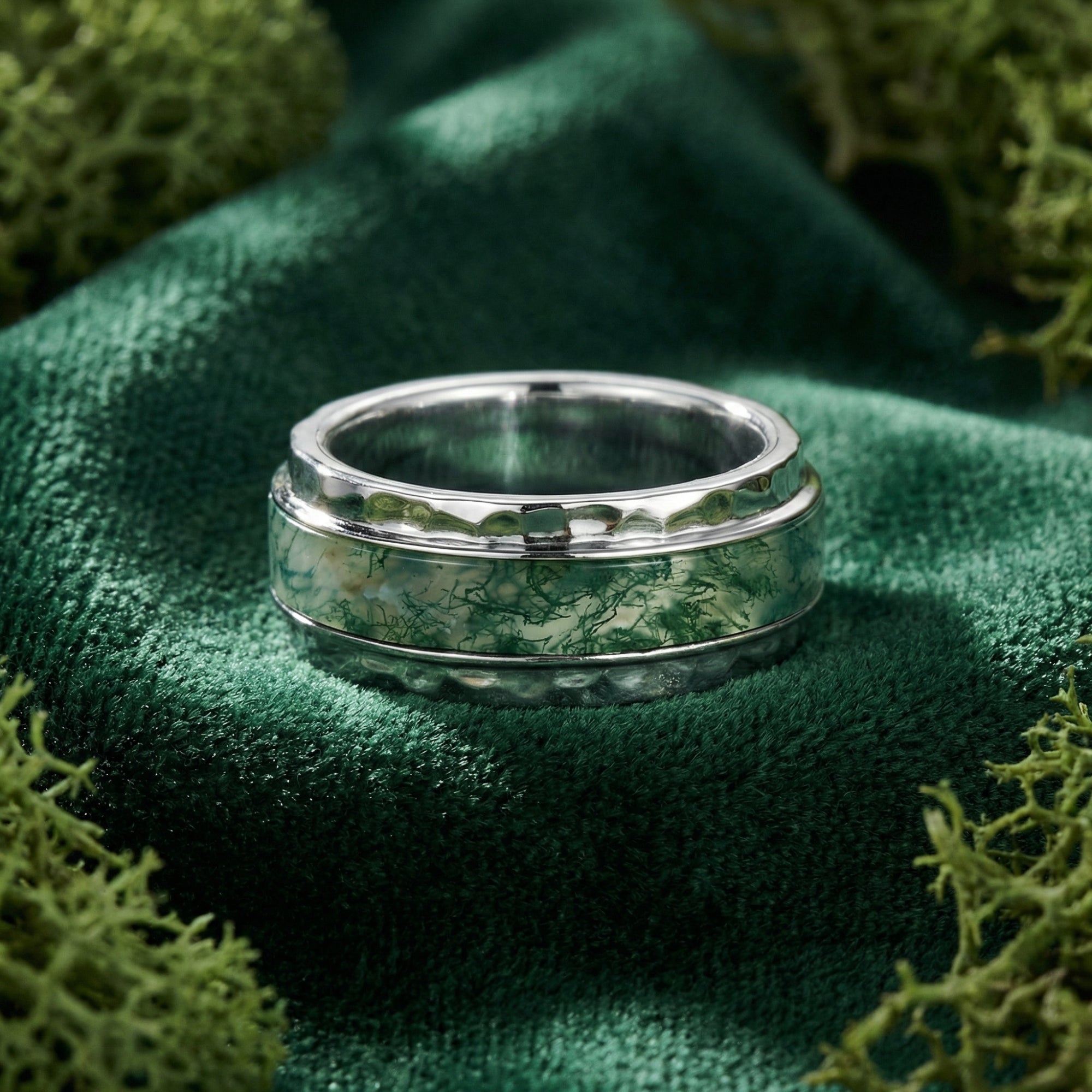 Close-up of the hammered edges and natural moss agate inlay on the S925 sterling silver band ring.