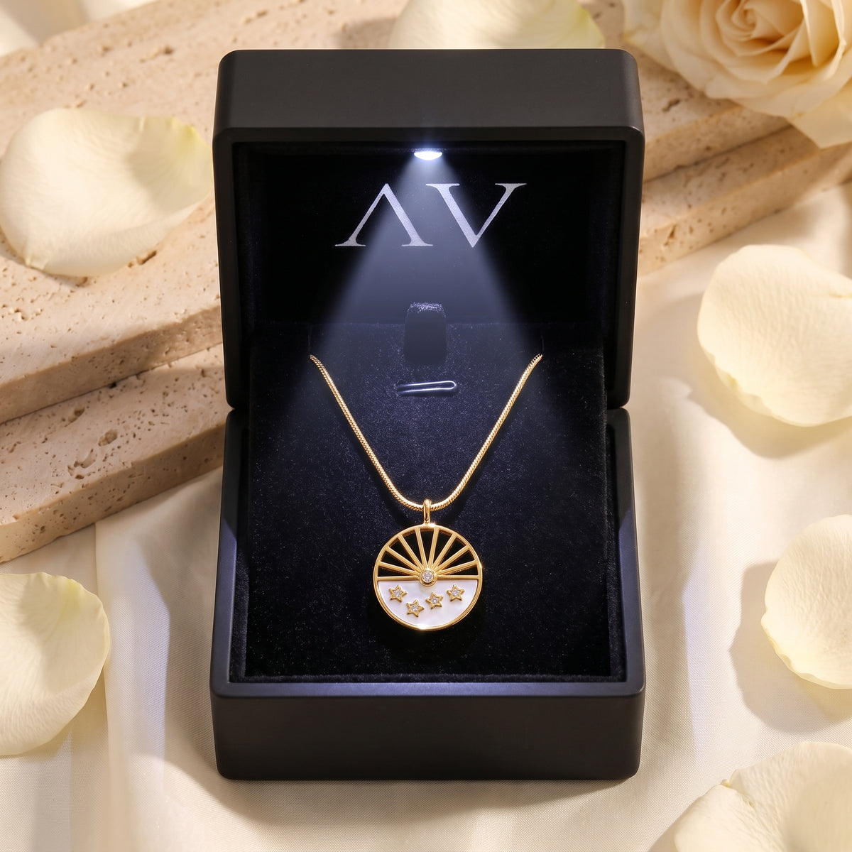 YLQ49004-NECKLACE - Premium LED Gift Box Presentation