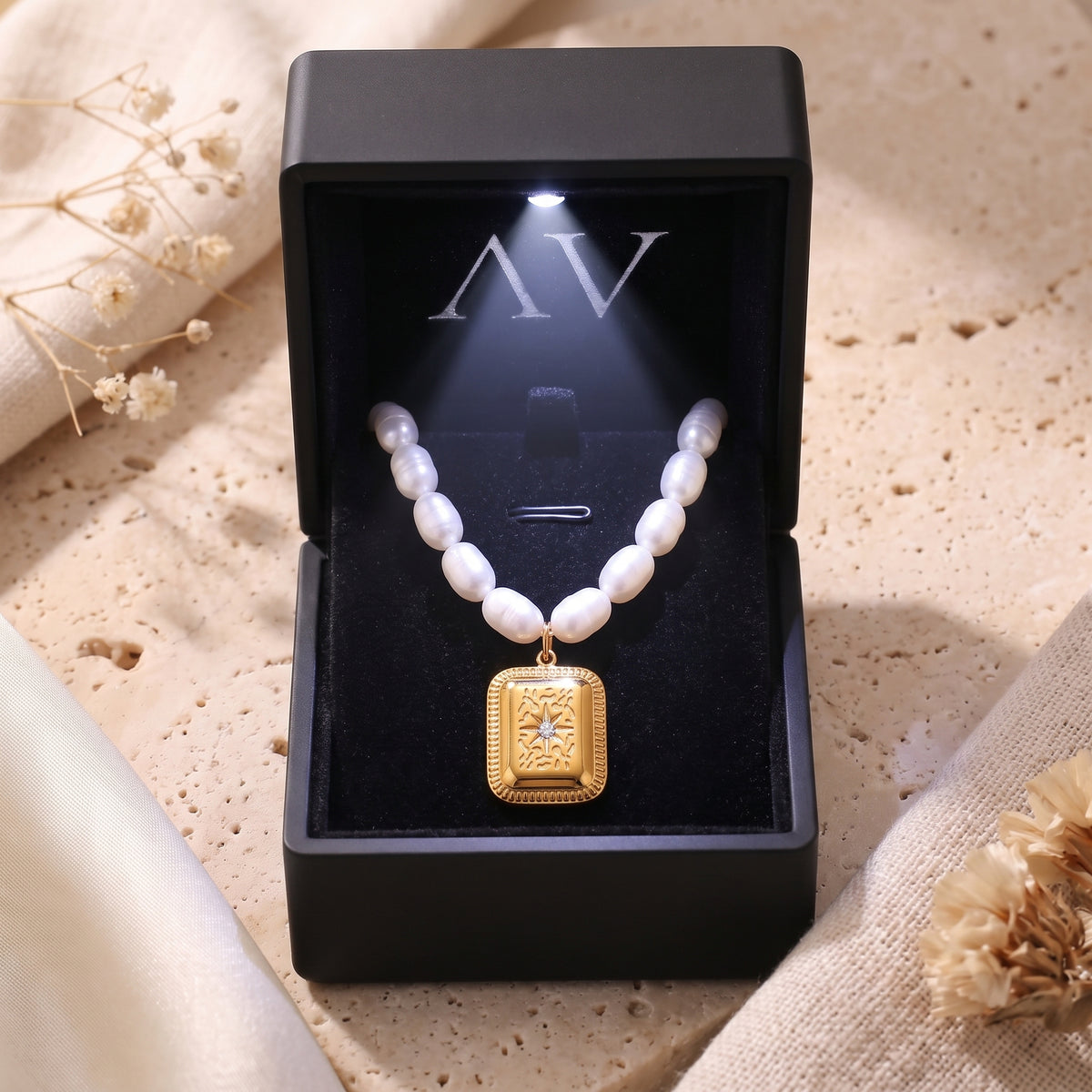 YLQ49025-NECKLACE - Premium LED Gift Box Presentation