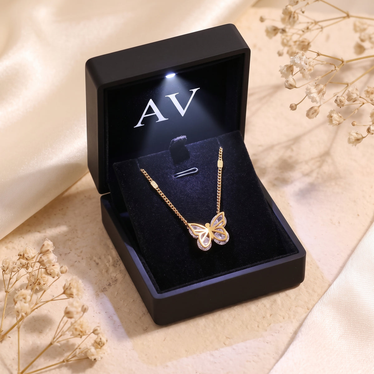 YLQ49067-NECKLACE - Premium LED Gift Box Presentation