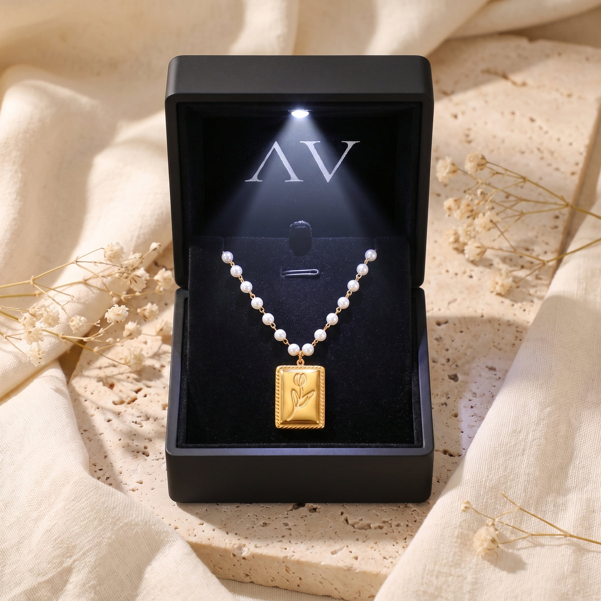 YLQ49139-NECKLACE - Premium LED Gift Box Presentation