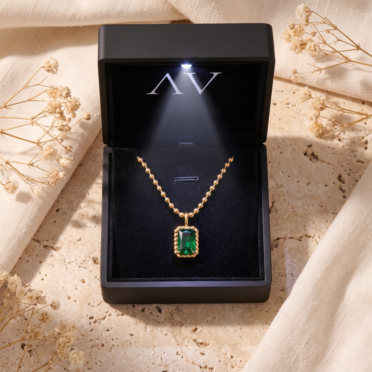 YLQ49150-NECKLACE - Premium LED Gift Box Presentation