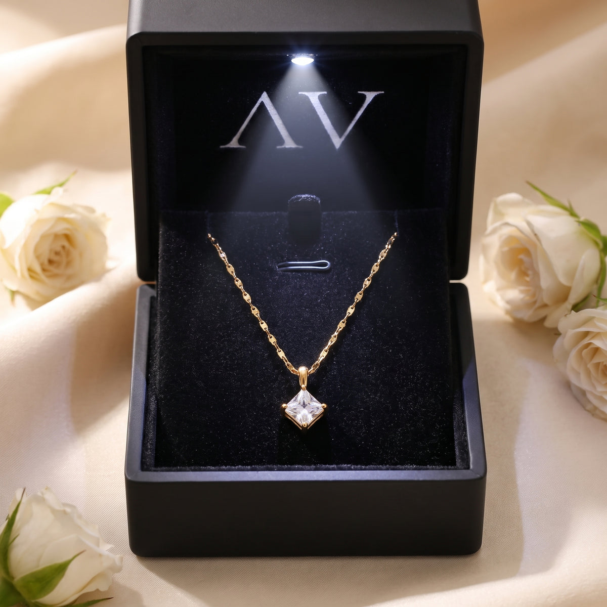 YLQ49357-NECKLACE - Premium LED Gift Box Presentation