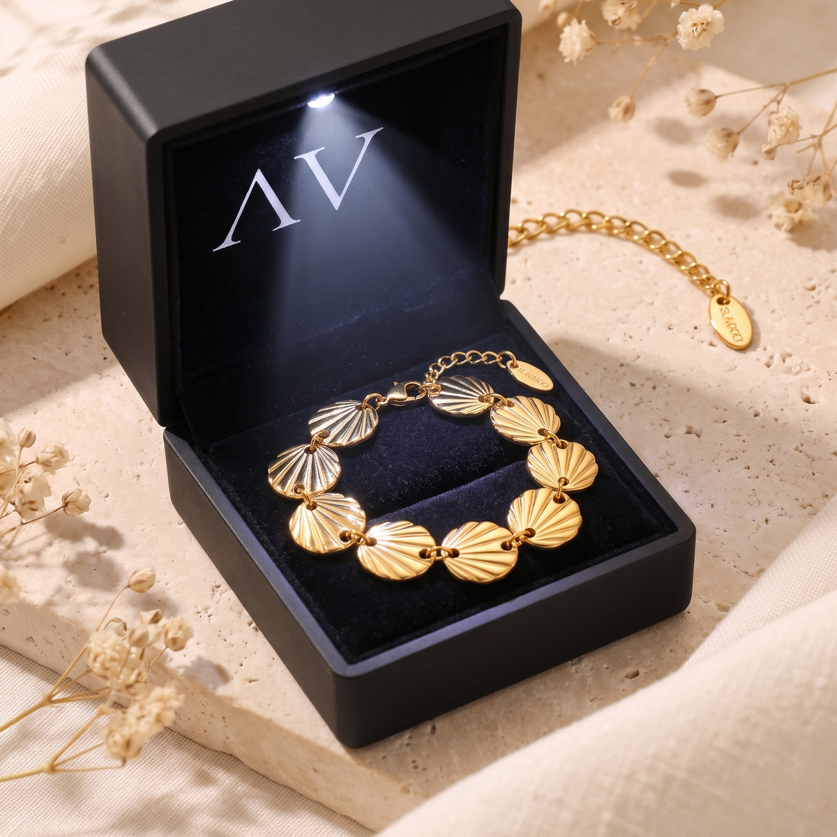 YLQ49427-bracelet - Premium LED Gift Box Presentation