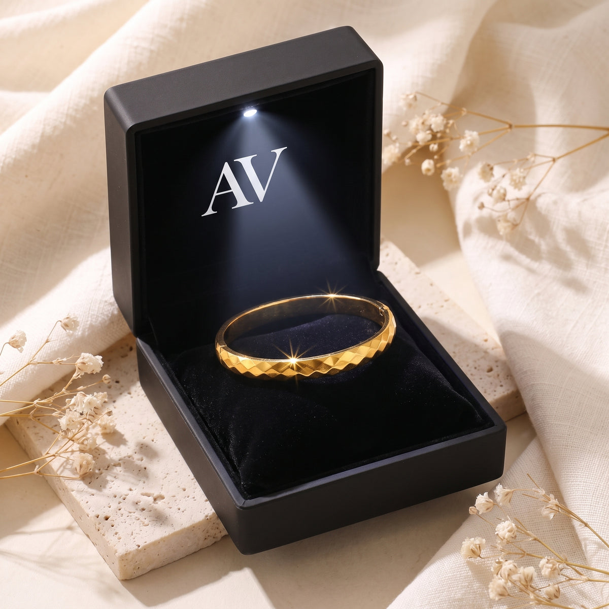 YLQ49435-bracelet - Premium LED Gift Box Presentation