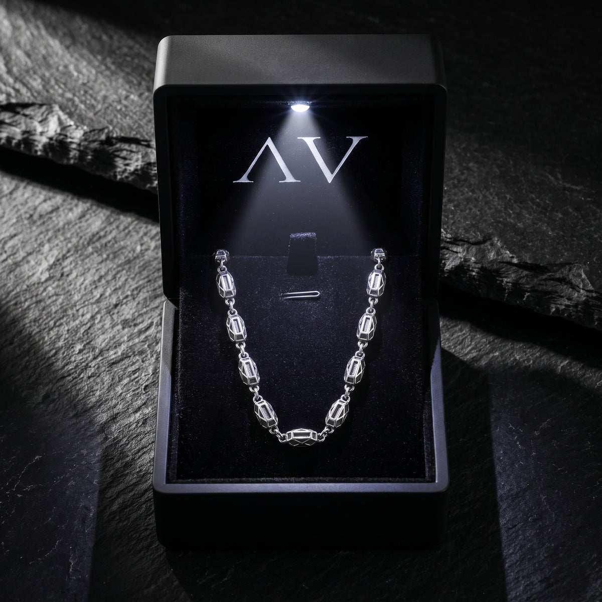 YLQ49923-Necklace - Premium LED Gift Box Presentation