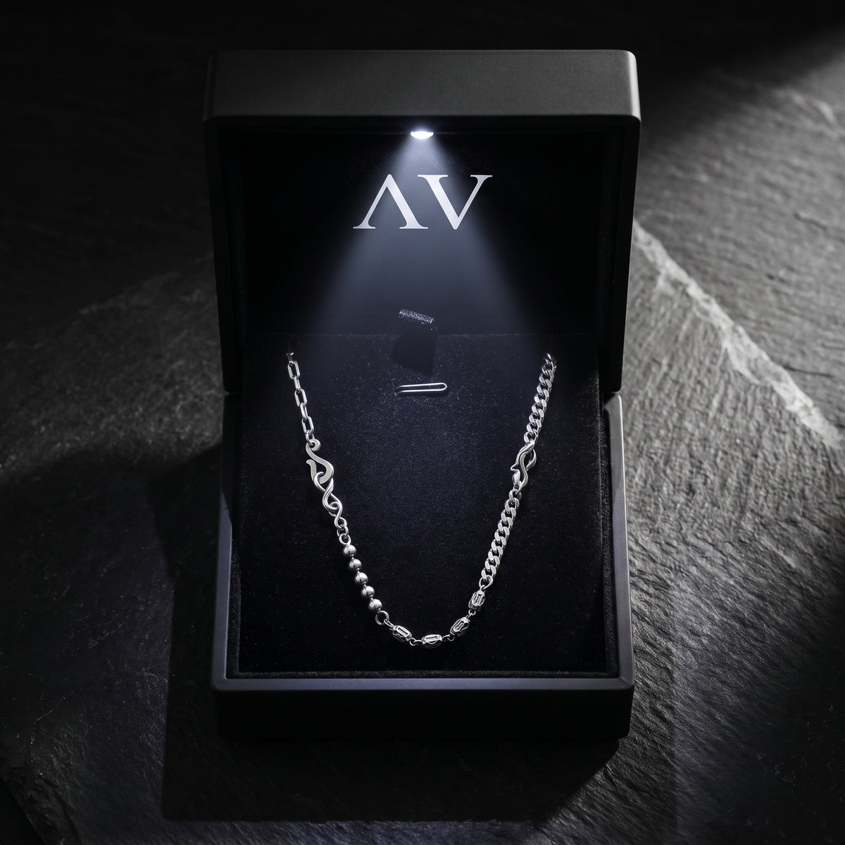YLQ49924-Necklace - Premium LED Gift Box Presentation