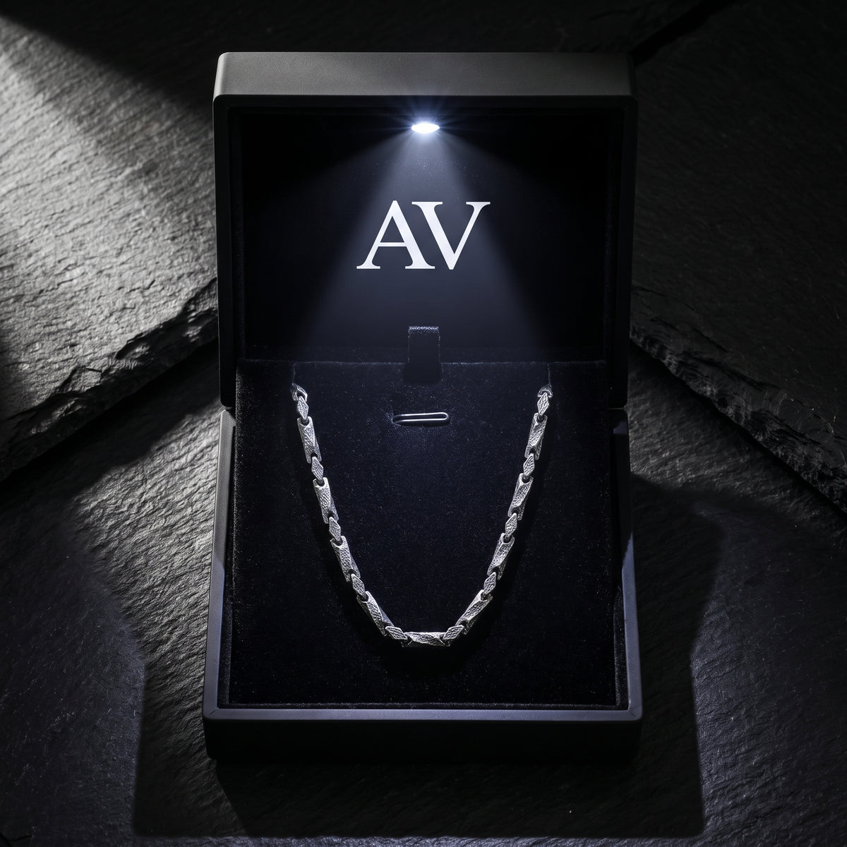 YLQ49926-Necklace - Premium LED Gift Box Presentation