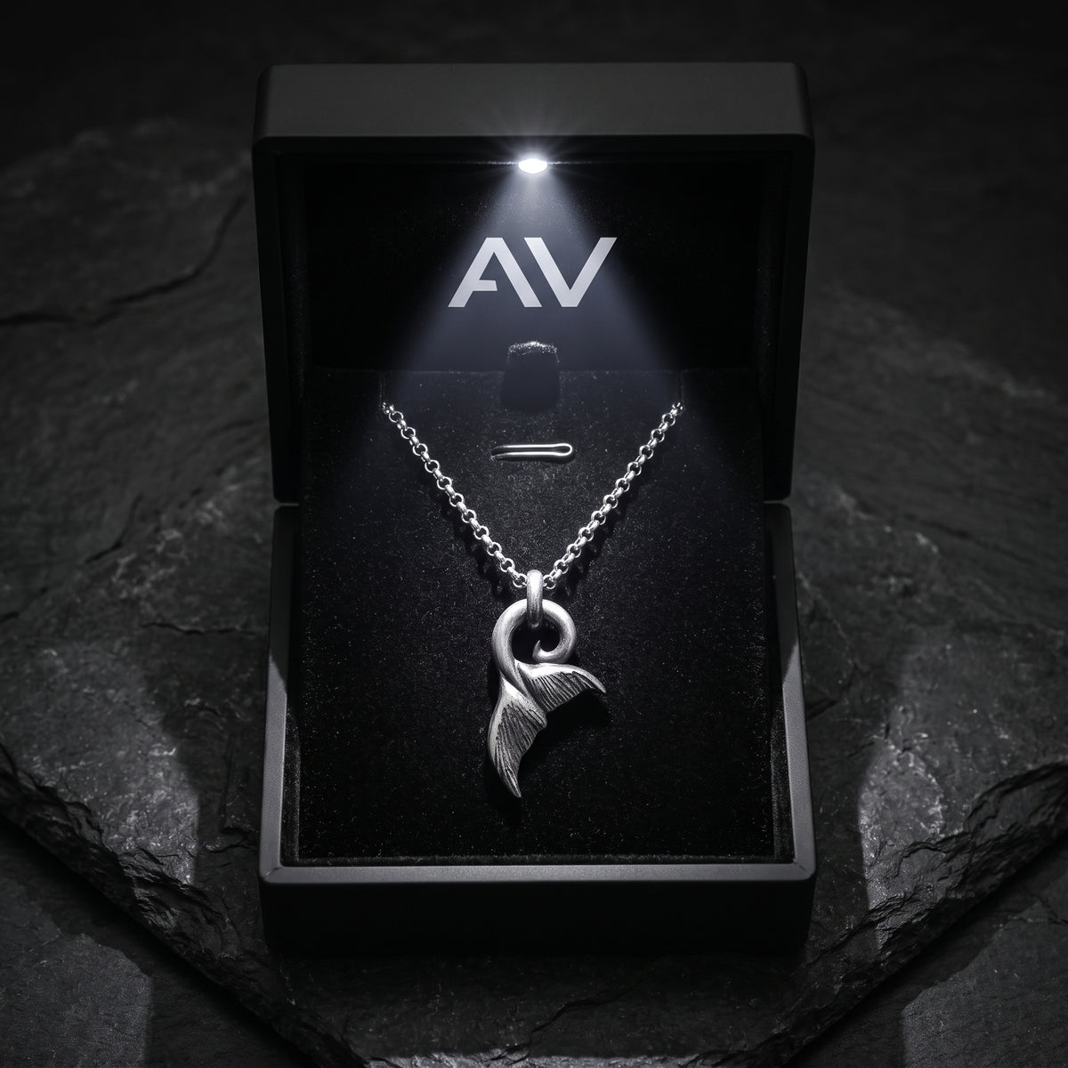 YLQ49942-Necklace - Premium LED Gift Box Presentation