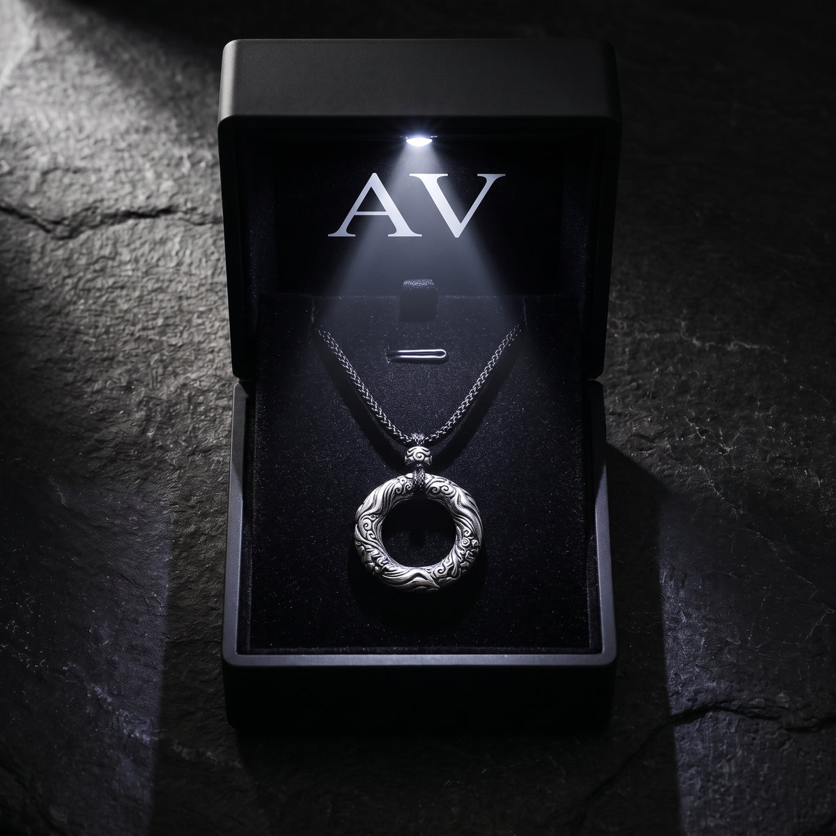 YLQ49946-Necklace - Premium LED Gift Box Presentation