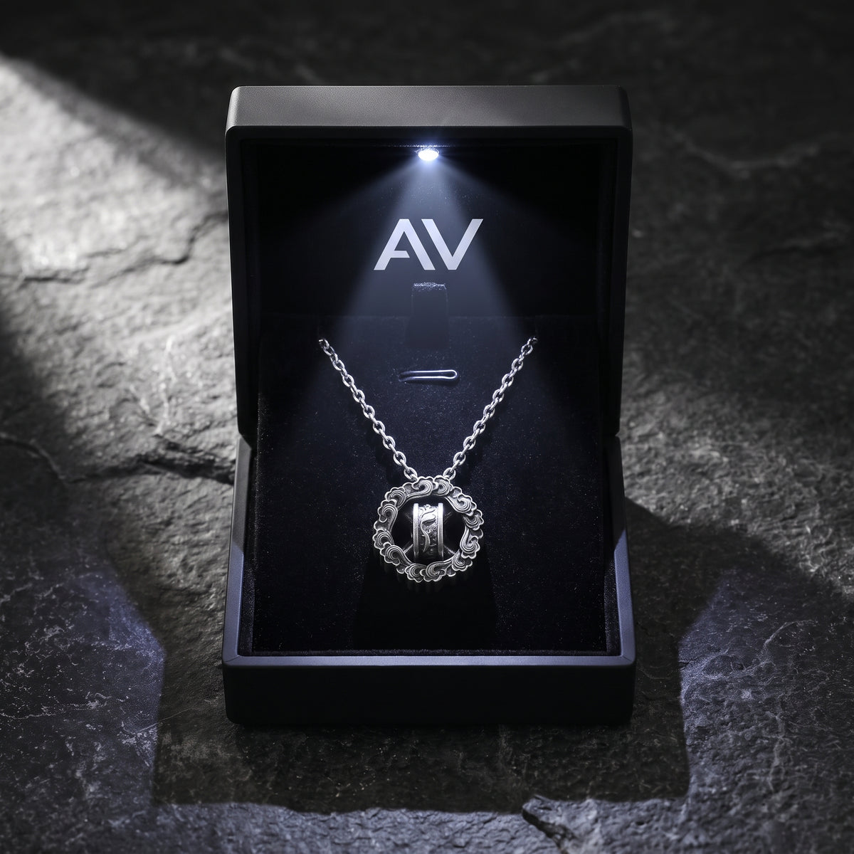 YLQ49949-Necklace - Premium LED Gift Box Presentation