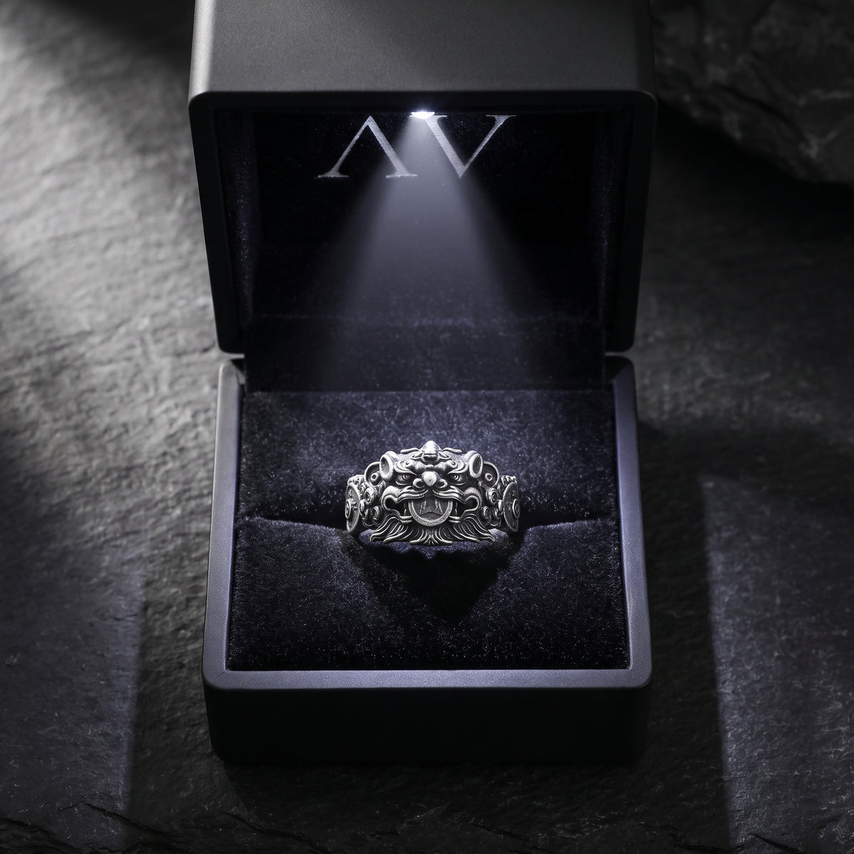YLQ49968-rings - Premium LED Gift Box Presentation