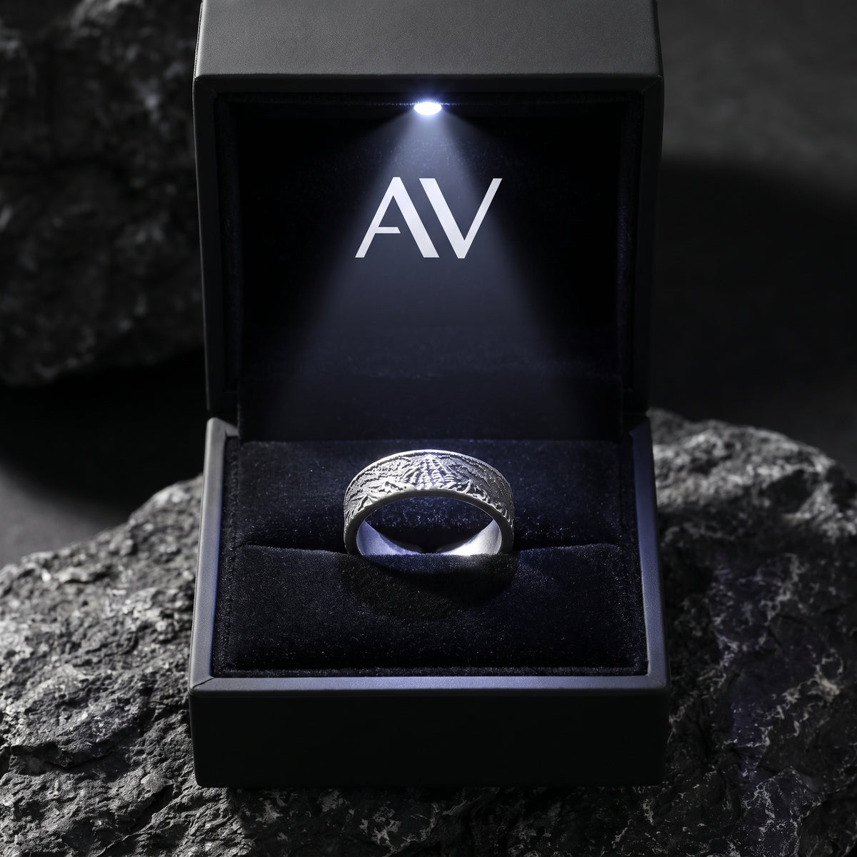 YLQ49973-rings - Premium LED Gift Box Presentation