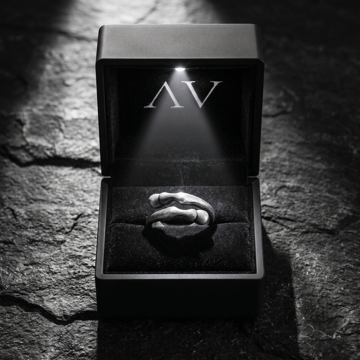 YLQ49976-rings - Premium LED Gift Box Presentation