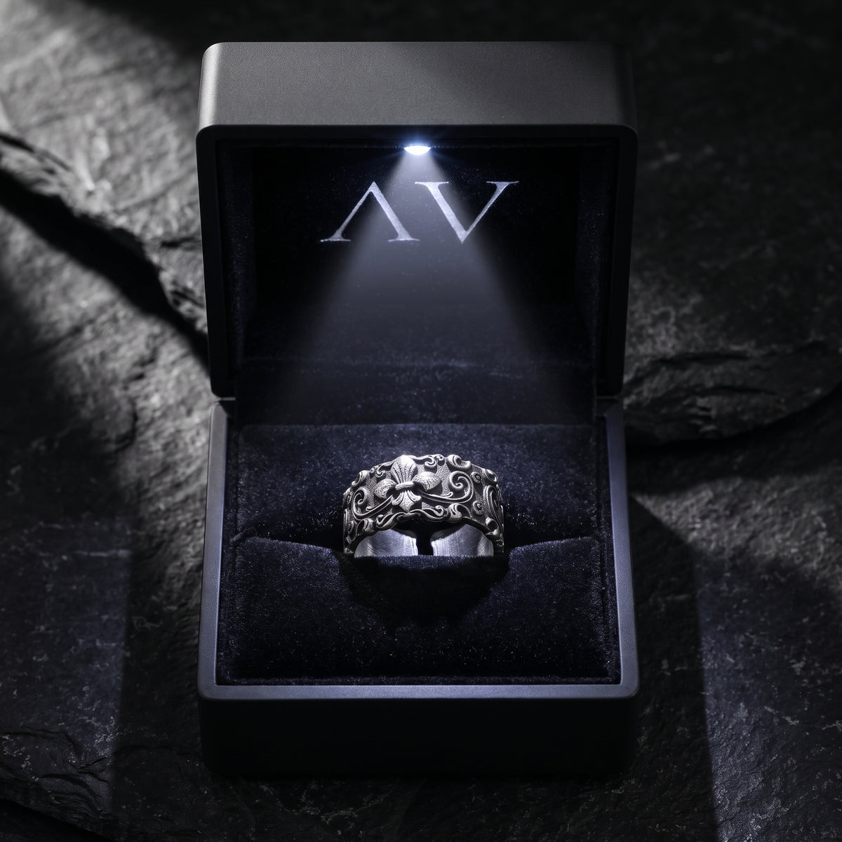 YLQ49986-rings - Premium LED Gift Box Presentation