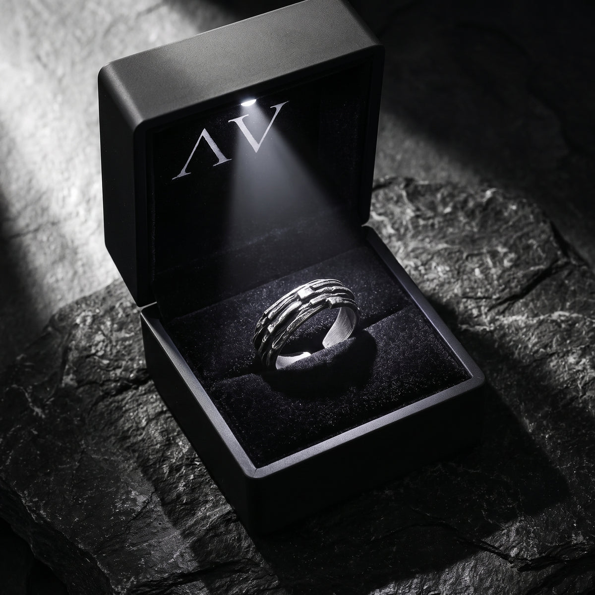 YLQ50009-rings - Premium LED Gift Box Presentation
