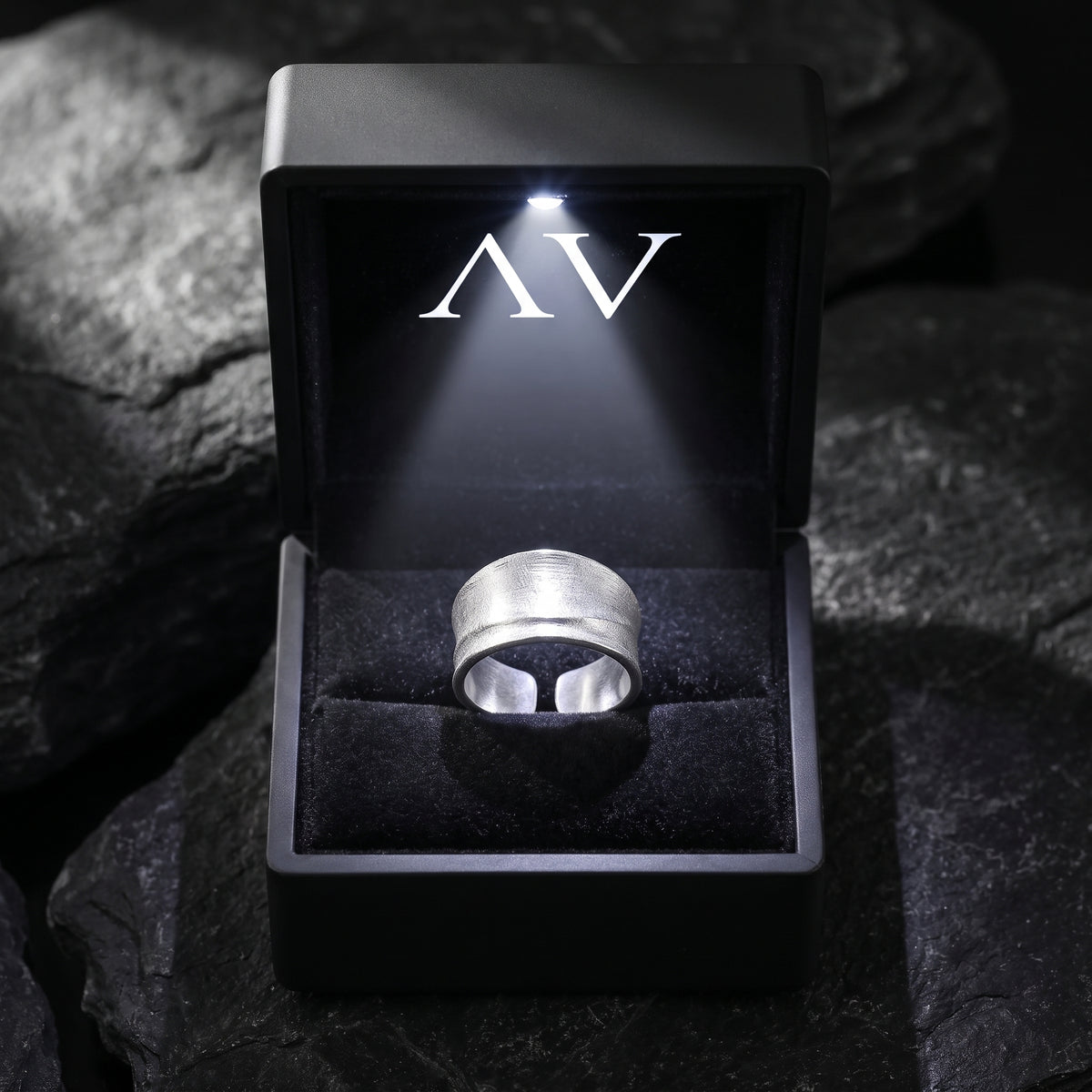 YLQ50135-rings - Premium LED Gift Box Presentation