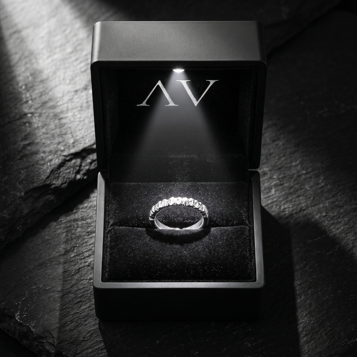 YLQ50163-rings - Premium LED Gift Box Presentation