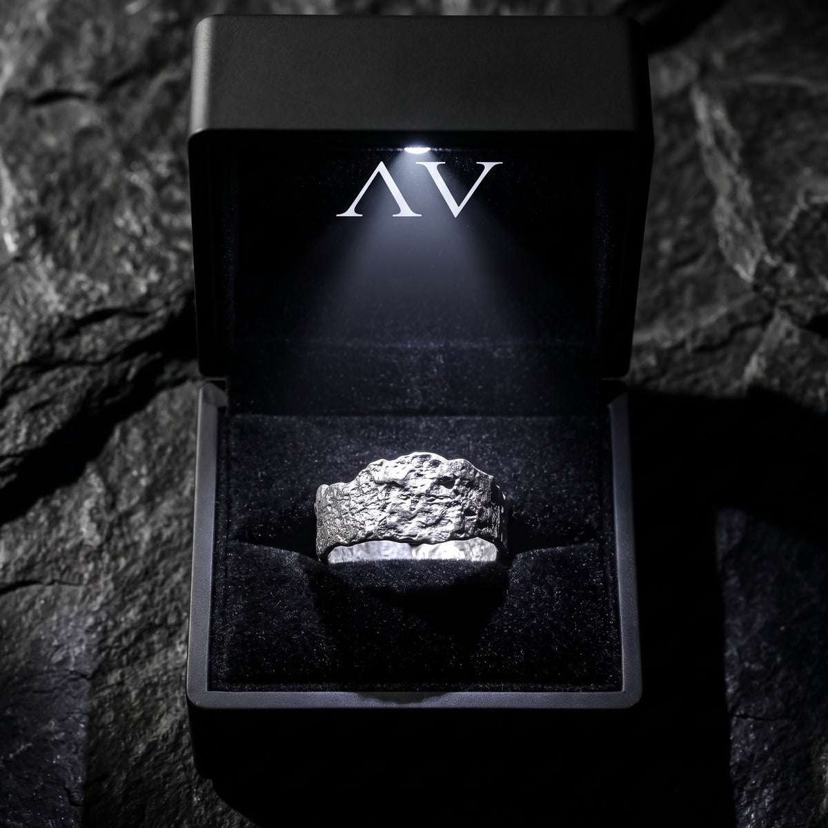 YLQ50168-rings - Premium LED Gift Box Presentation