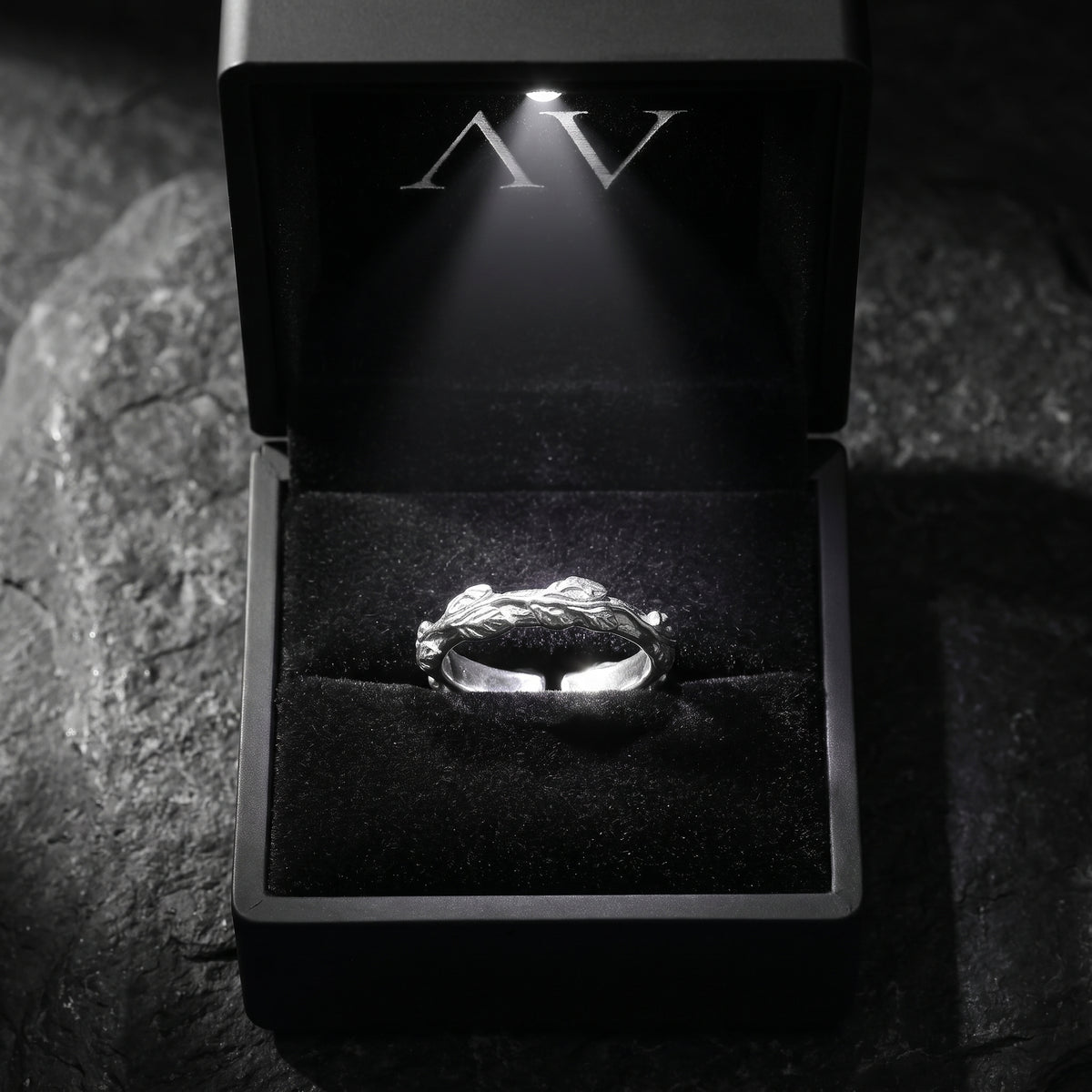 YLQ50171-rings - Premium LED Gift Box Presentation