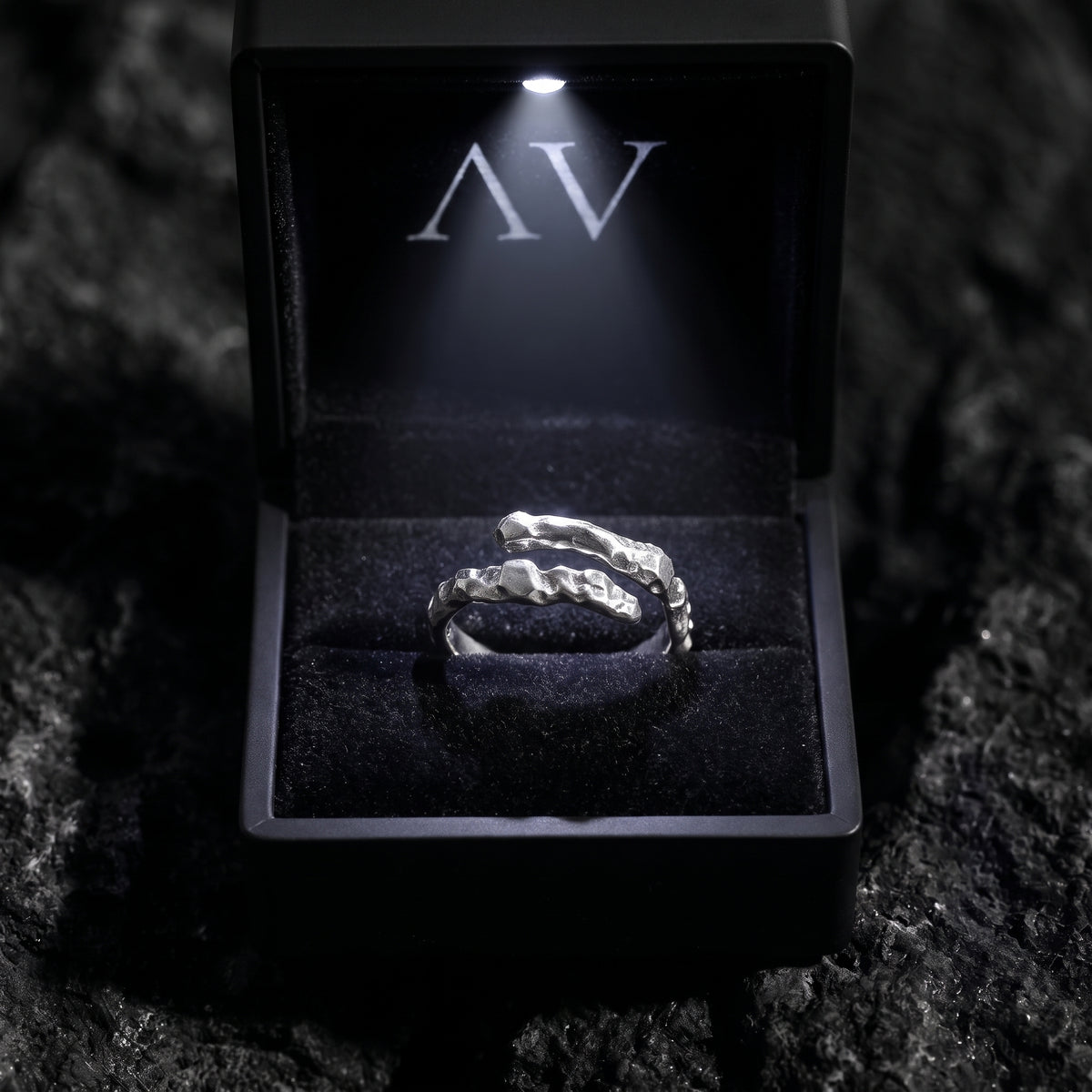 YLQ50174-rings - Premium LED Gift Box Presentation
