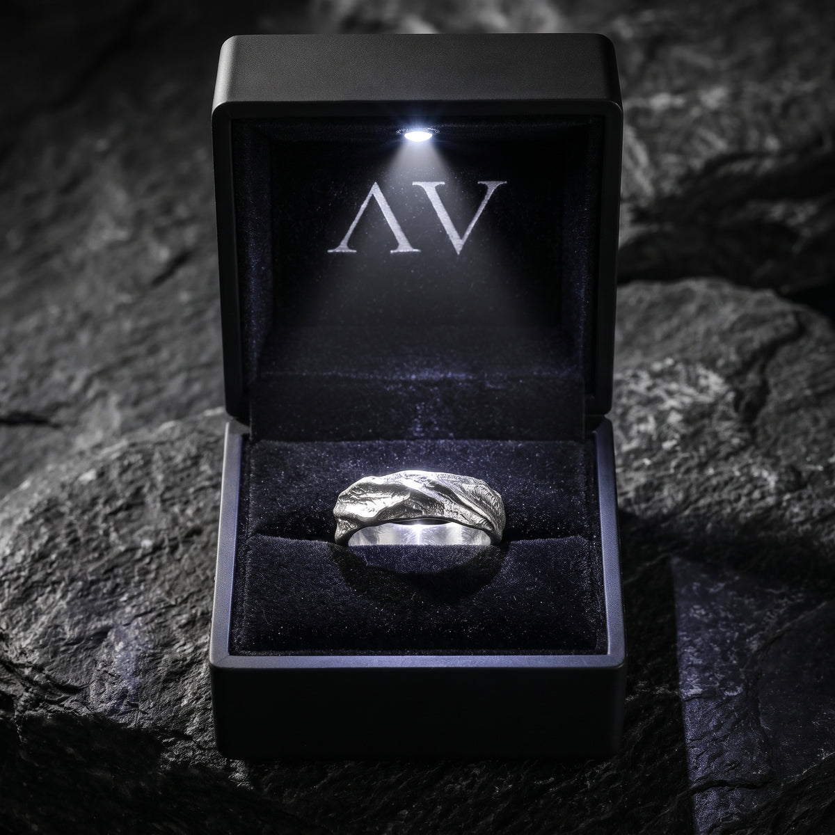 YLQ50177-rings - Premium LED Gift Box Presentation
