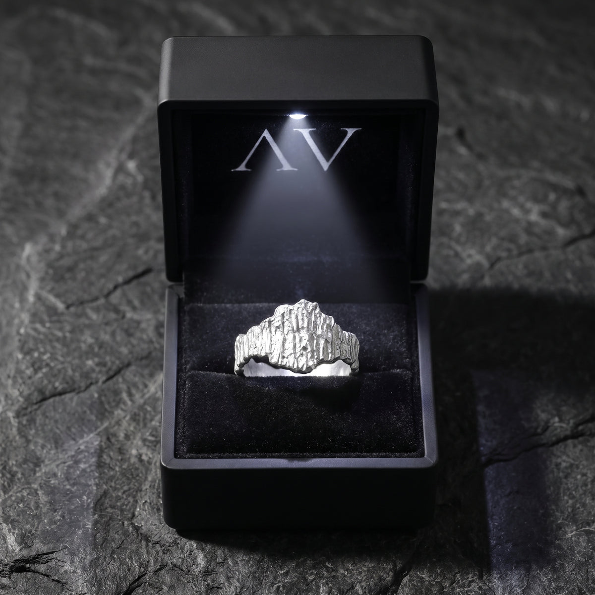 YLQ50178-rings - Premium LED Gift Box Presentation