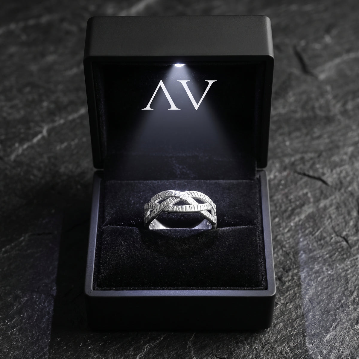 YLQ50181-rings - Premium LED Gift Box Presentation