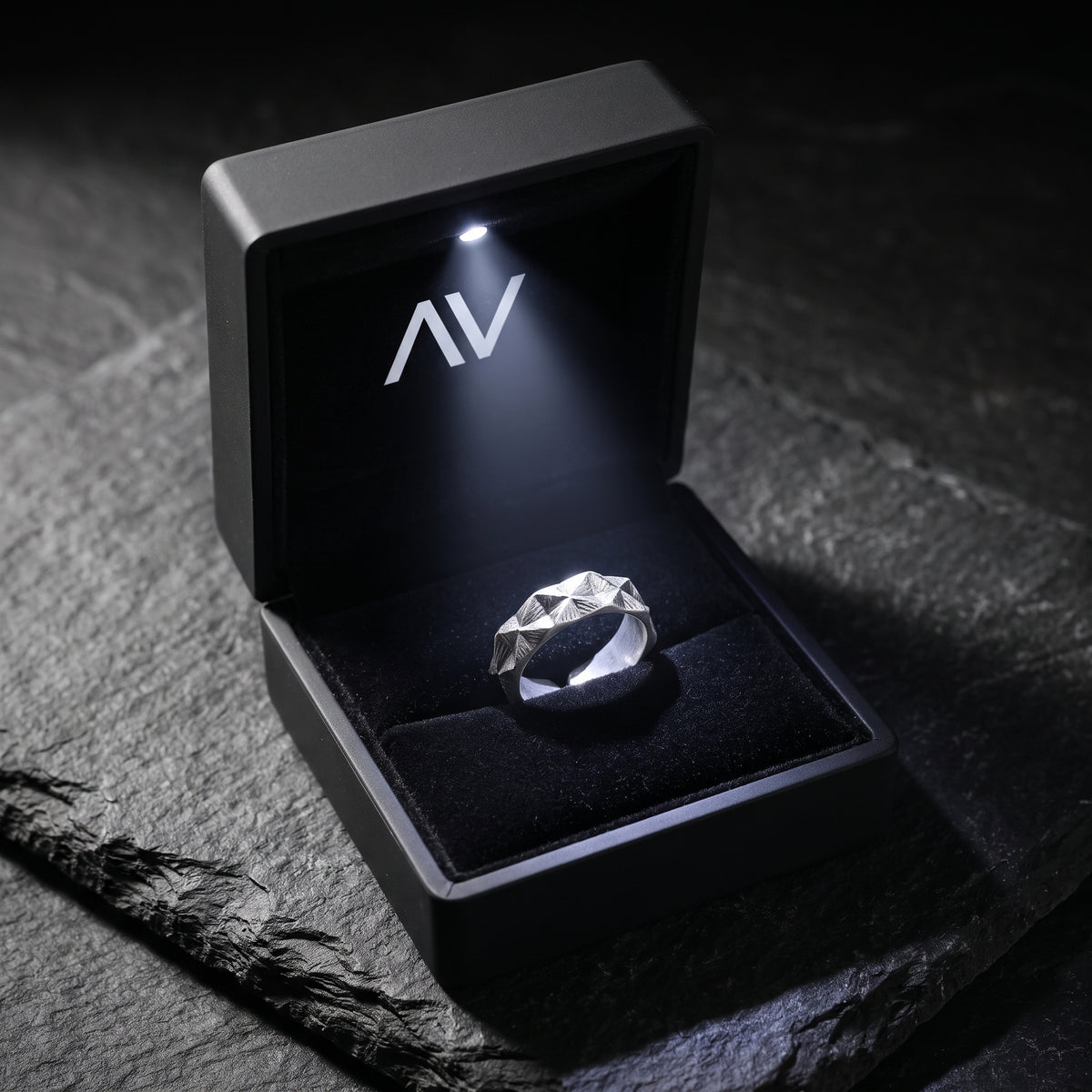 YLQ50185-rings - Premium LED Gift Box Presentation