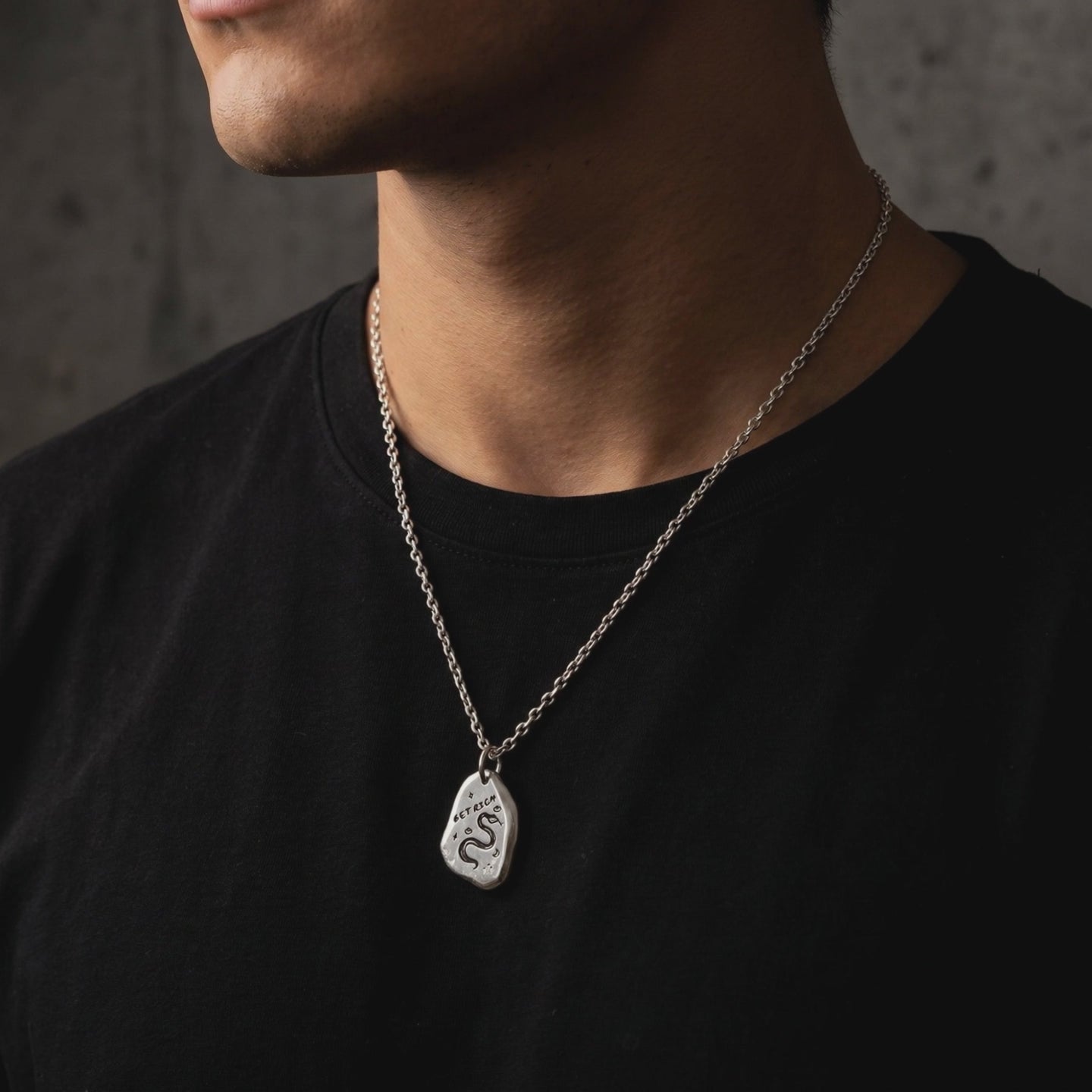 YLQ50115-Necklace lifestyle video