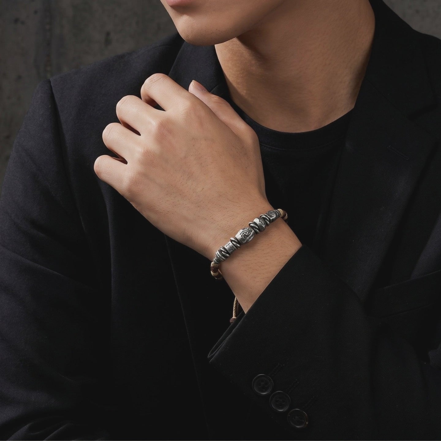 YLQ50071-bracelet lifestyle video