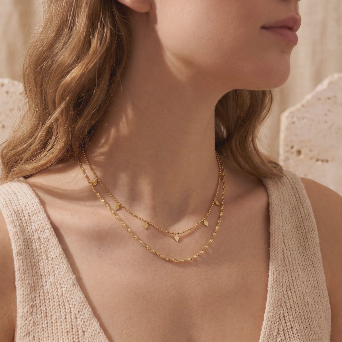 YLQ49359-NECKLACE lifestyle video
