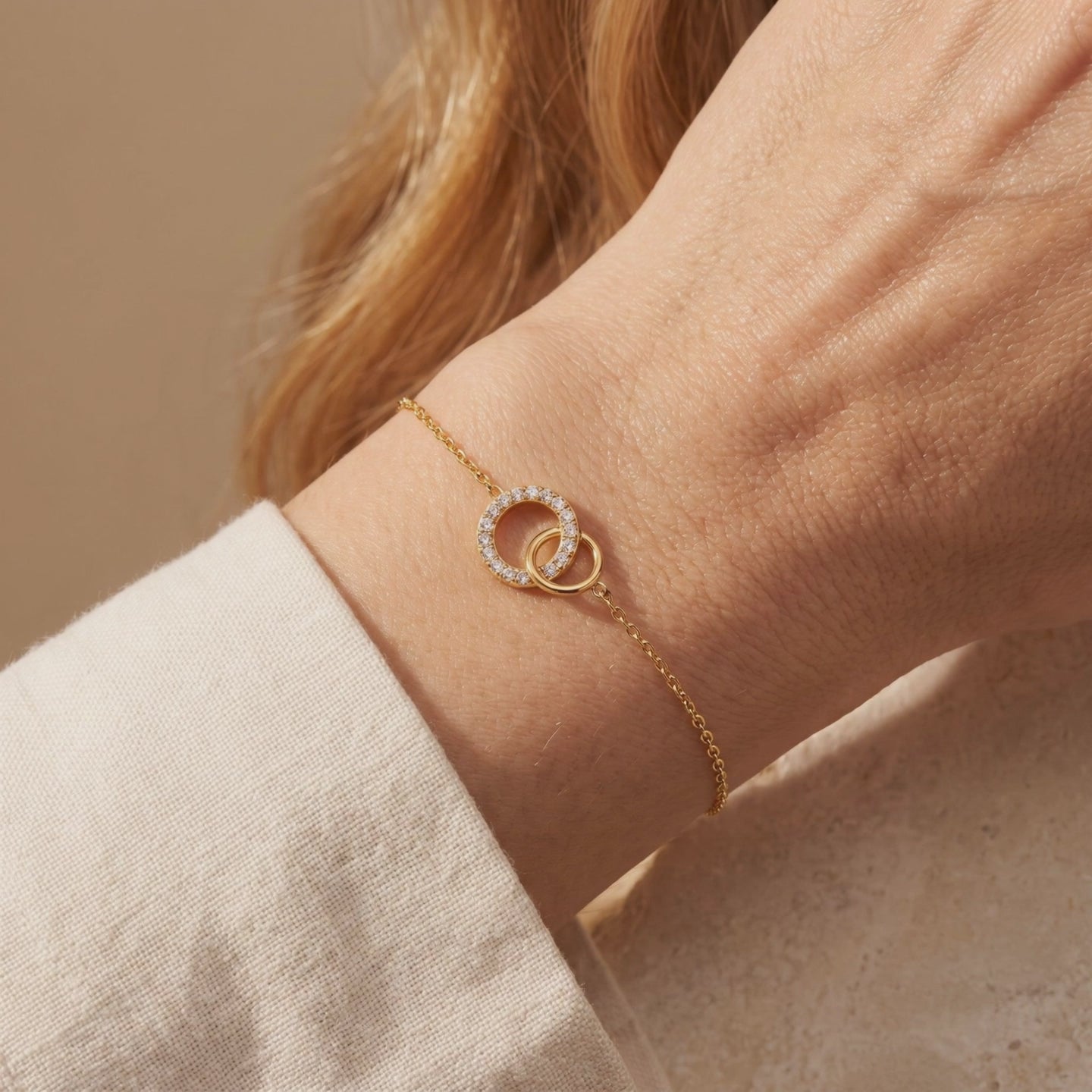 YLQ49401-bracelet lifestyle video