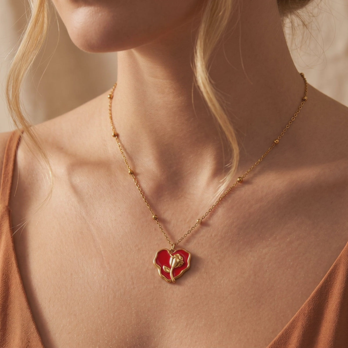 YLQ49194-NECKLACE lifestyle video