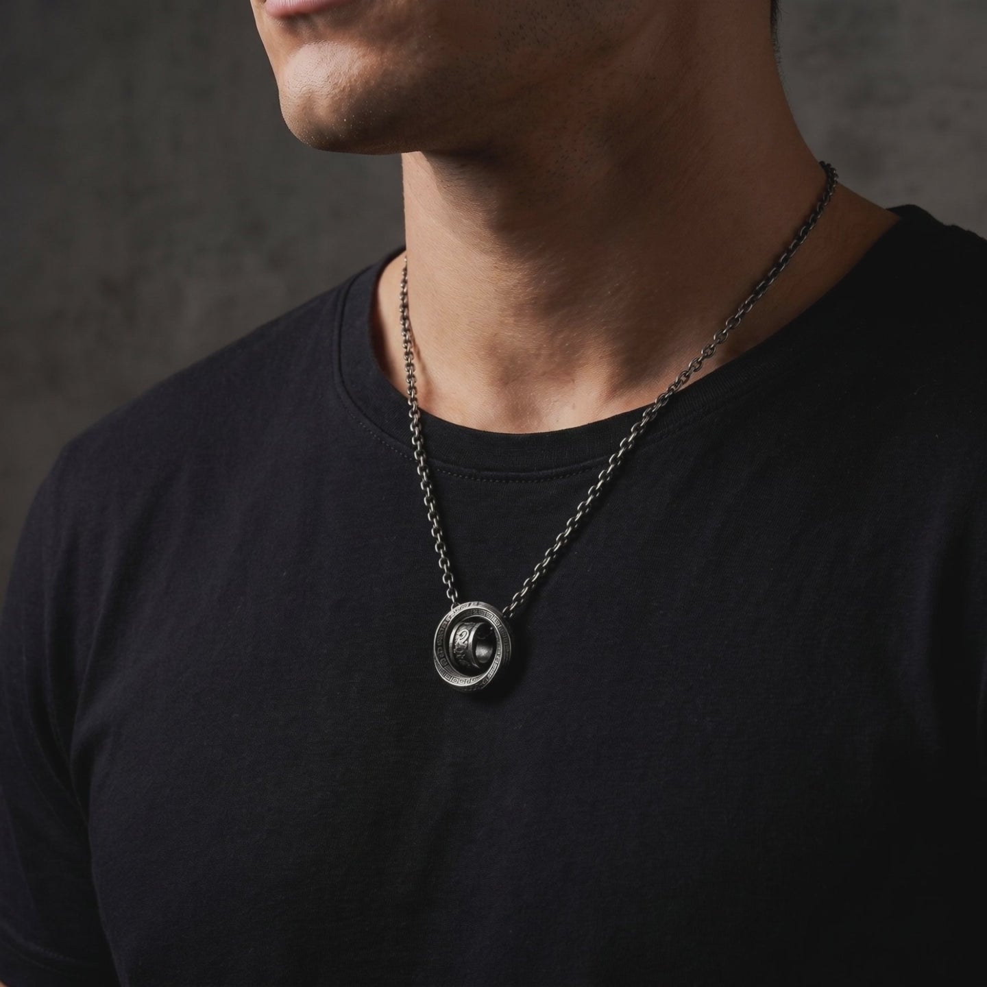 YLQ49930-Necklace lifestyle video