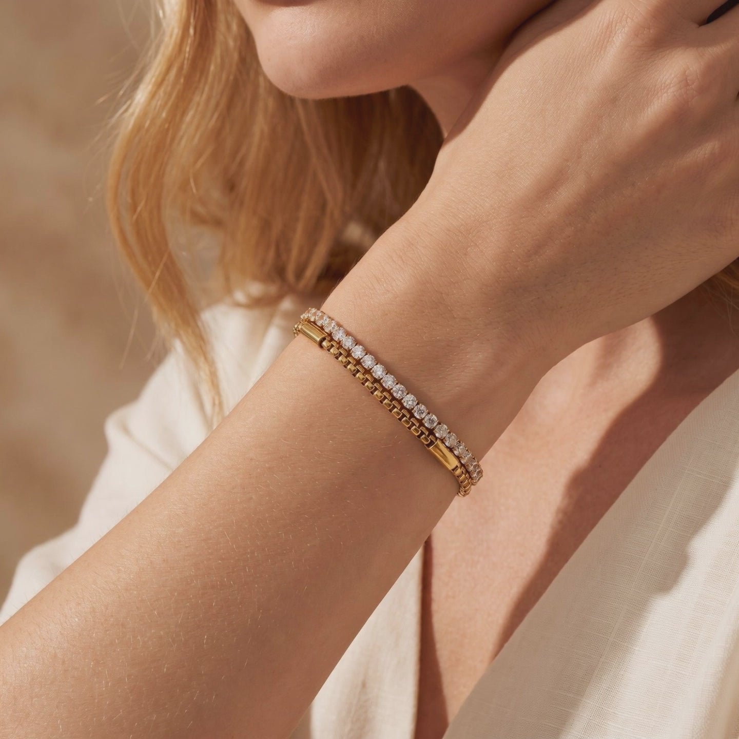 YLQ49405-bracelet lifestyle video
