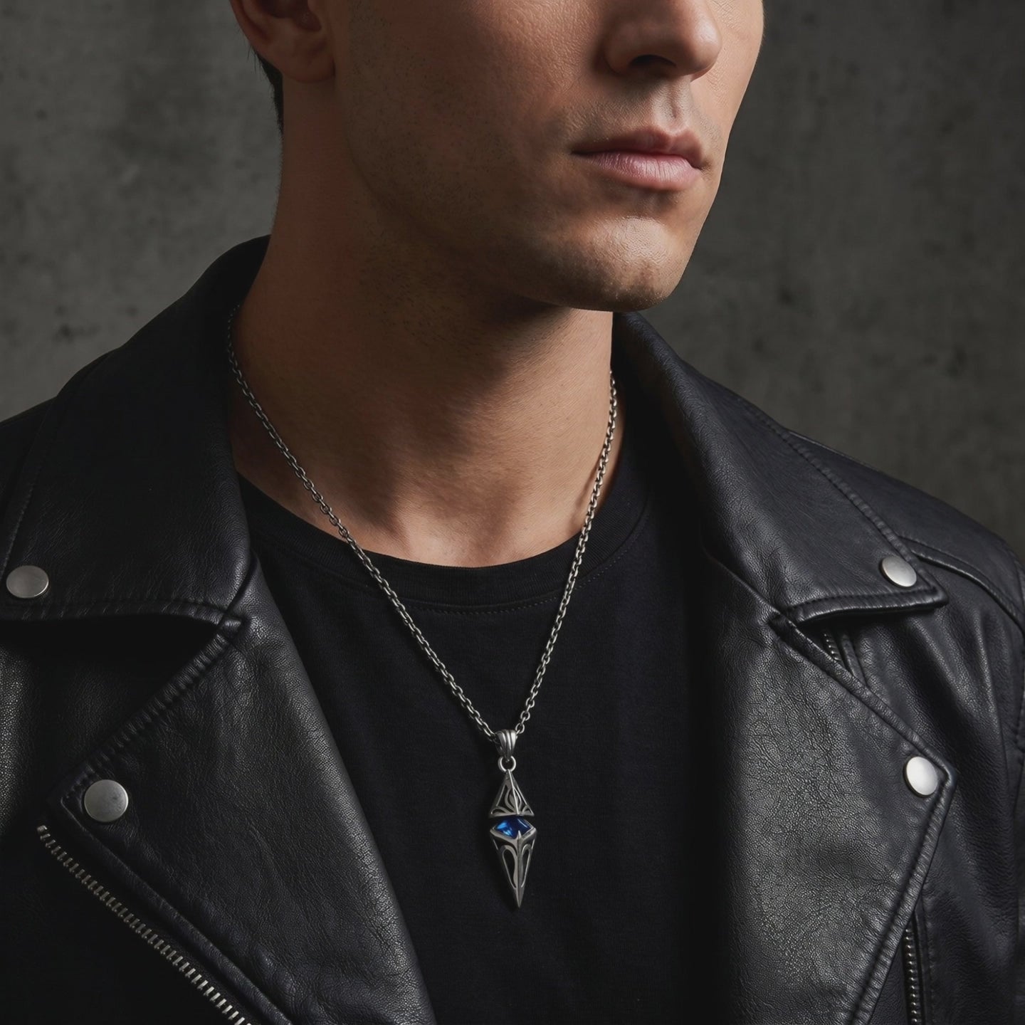 YLQ49958-Necklace lifestyle video