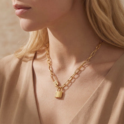 YLQ49187-NECKLACE lifestyle video