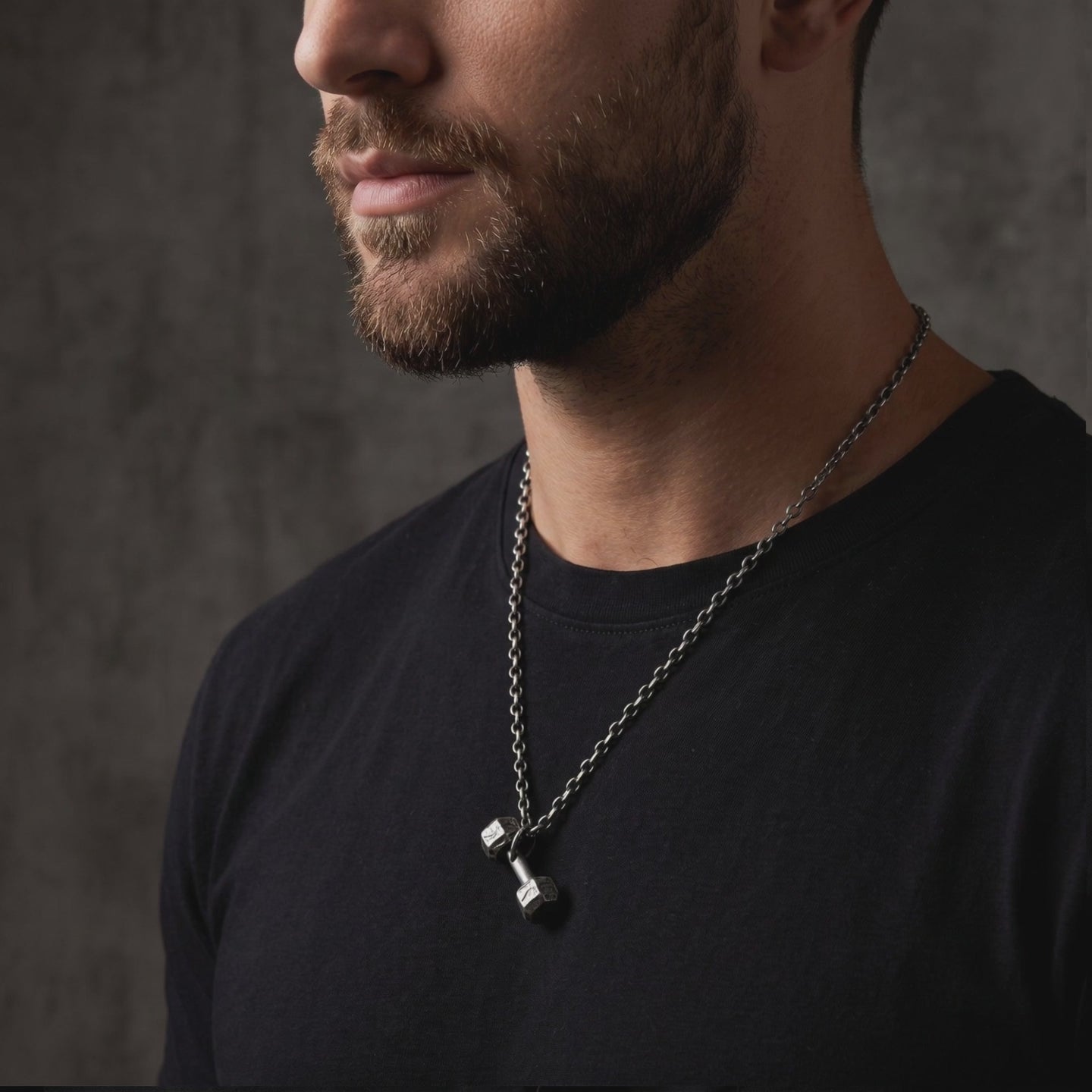 YLQ49952-Necklace lifestyle video