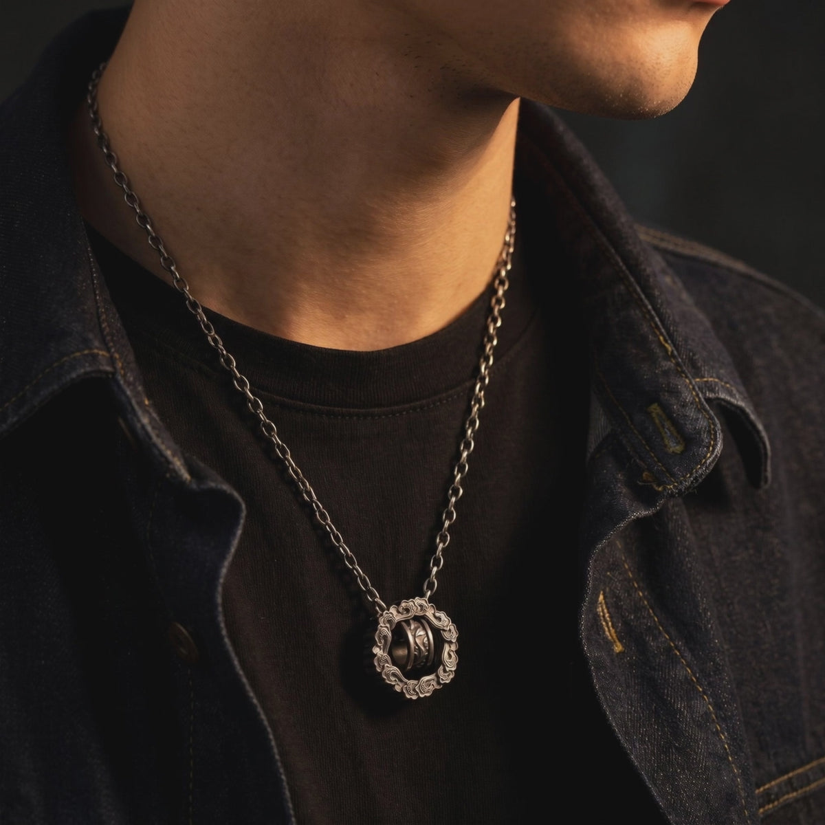 YLQ49949-Necklace lifestyle video