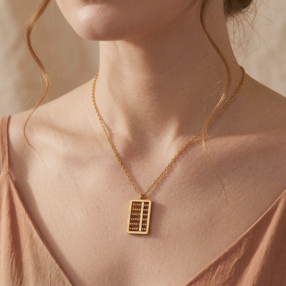 YLQ49060-NECKLACE lifestyle video