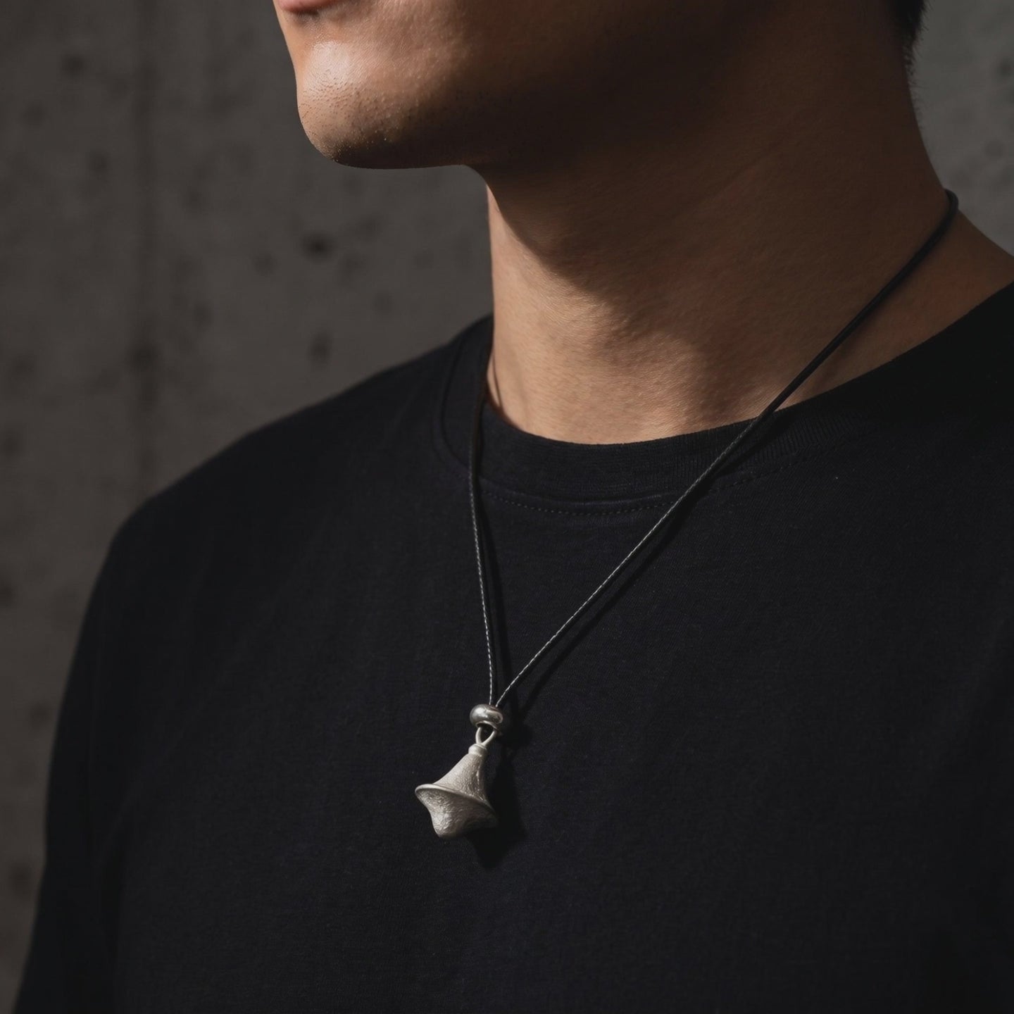YLQ50117-Necklace lifestyle video