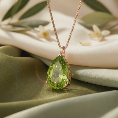 Video showcasing the Elyon Peridot Pendant Necklace in solid gold.