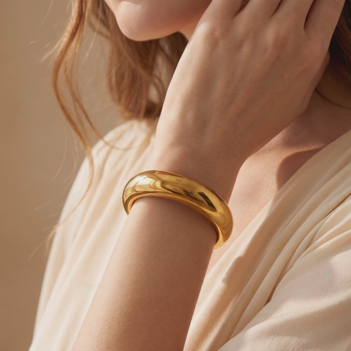 YLQ49436-bracelet lifestyle video