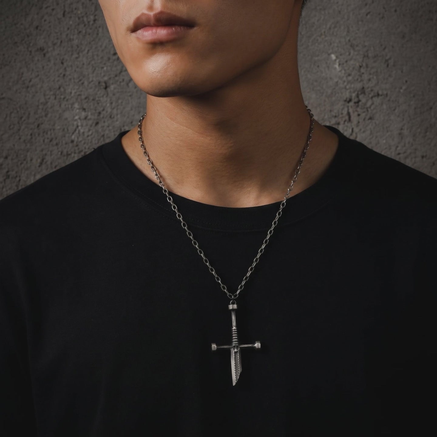 YLQ49943-Necklace lifestyle video